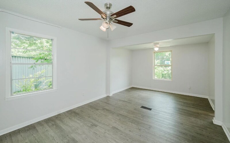 Building Photo - 2033 E Lake Blvd