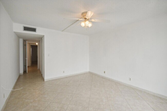Building Photo - 3580 S Ocean Blvd