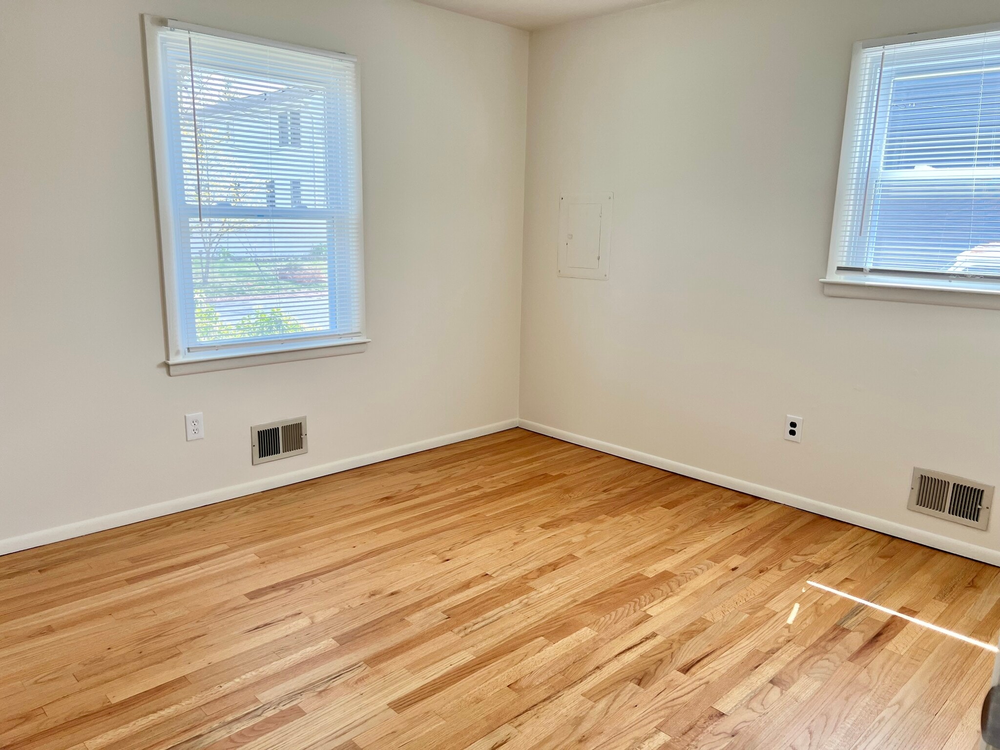 Building Photo - 944 Longboat Ave