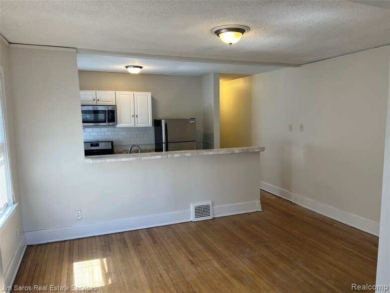 Building Photo - 987 Beaconsfield Ave