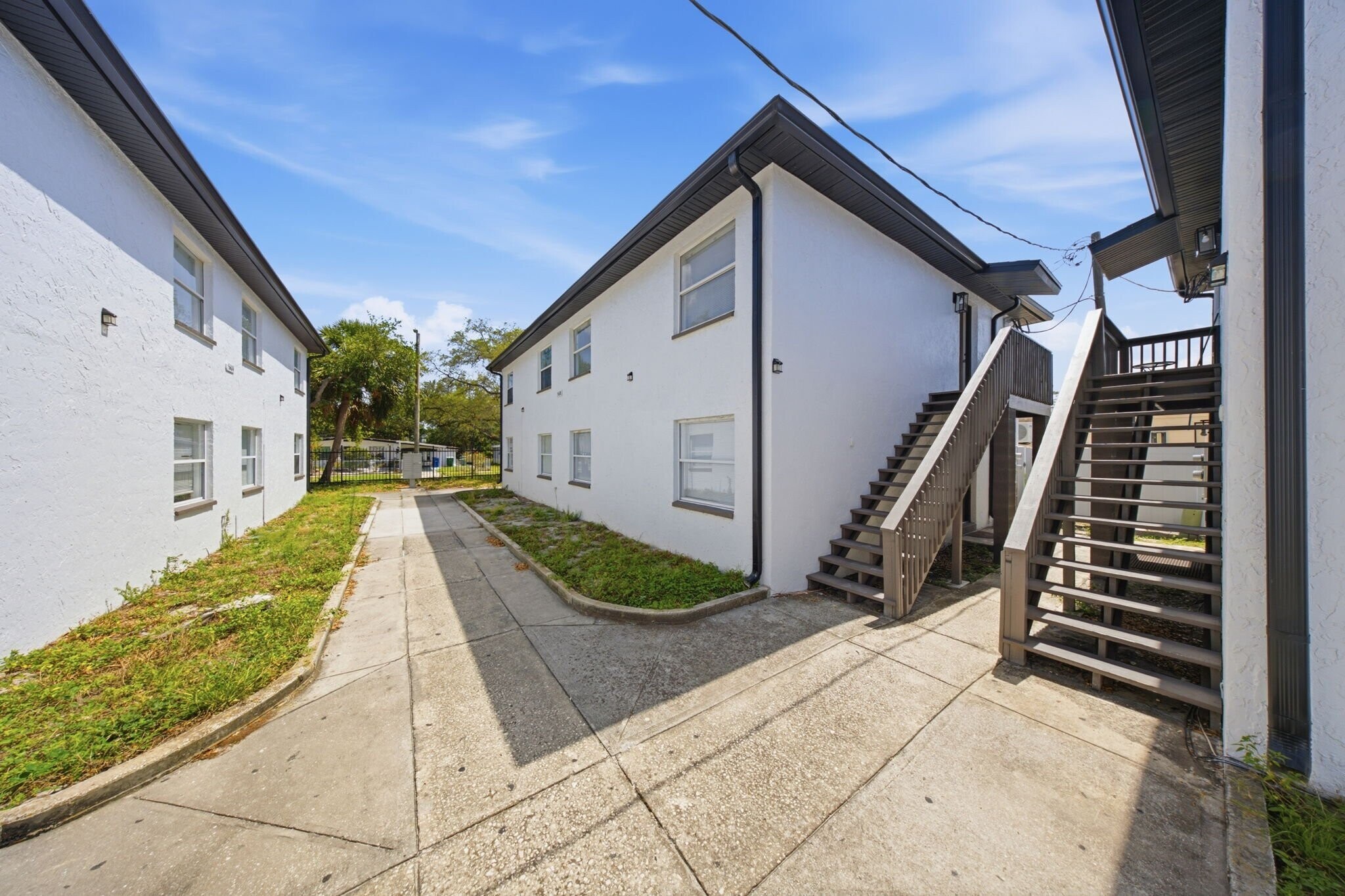 Building Photo - 5606 S Manhattan Ave