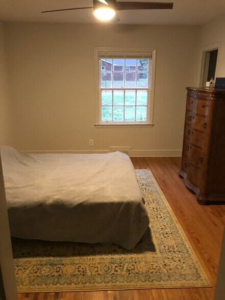 Master Bedroom - 1915 Birchcrest Dr