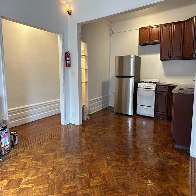 Building Photo - 10 Parkside Ct