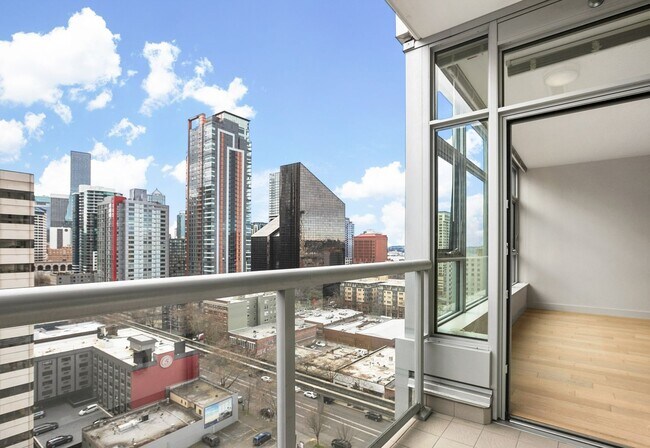 Building Photo - Stellar Denny Triangle Luxury Condo