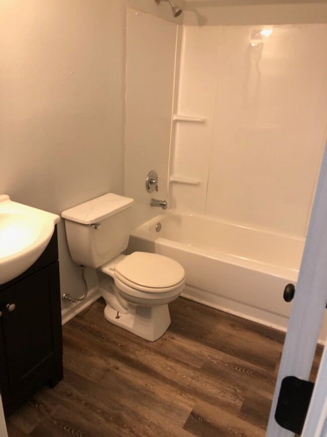 Building Photo - Forest Hills Completely Remodeled Duplex