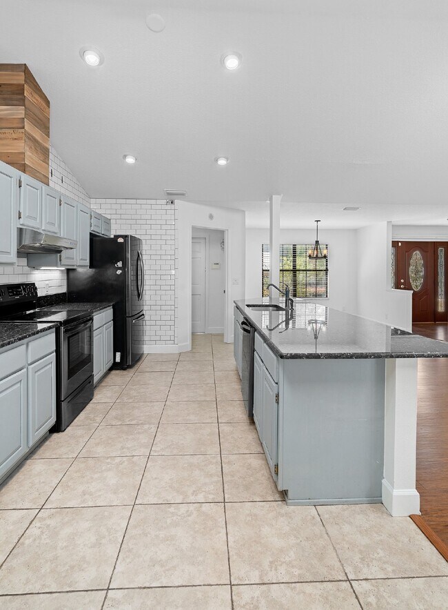 Building Photo - **Available February 2026***Welcome Home :: 3/2 with oversized fenced backyard in Indian Pines!