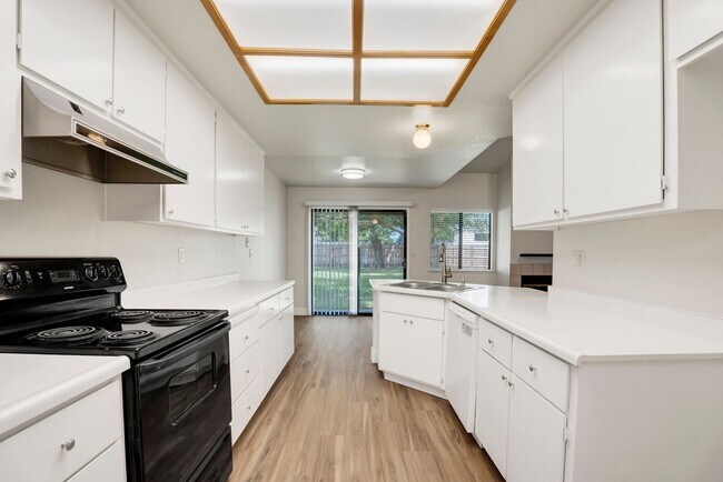 Building Photo - 14 Sea Anchor Ct