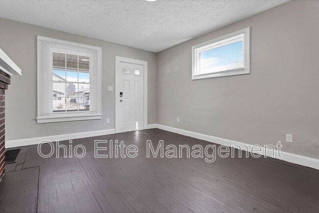 Building Photo - 793 E Starr Ave