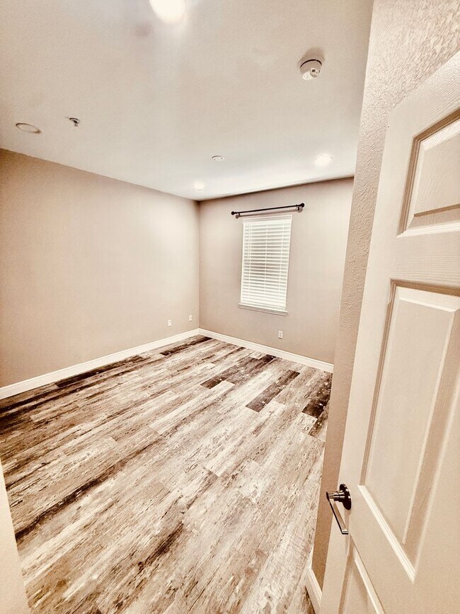 Building Photo - 2 Bed/2 Bath Condo with Garage in Lakes at Viera East