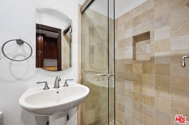 Building Photo - 2108 San Ysidro Dr