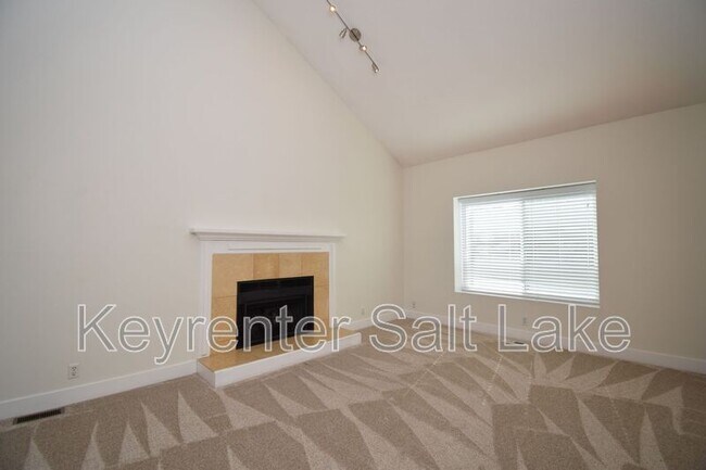 Building Photo - 6888 Hillside Village Cir