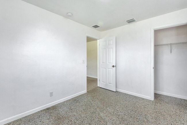 Building Photo - 4882 Jefferson Rd