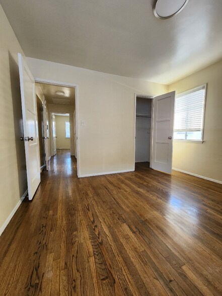 Building Photo - 7032 S La Tijera Blvd