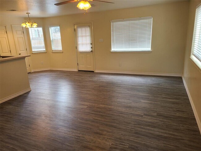 Building Photo - 806 Sagewood Trail