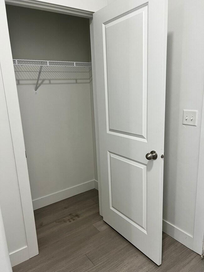 Building Photo - Bluffdale Townhouse