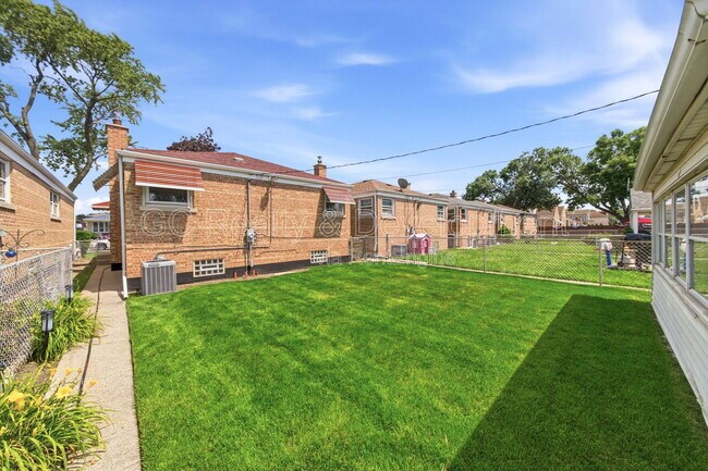 Building Photo - 5144 S Melvina Ave