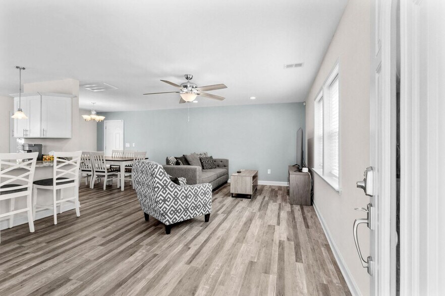 Building Photo - 433 Belle Dr