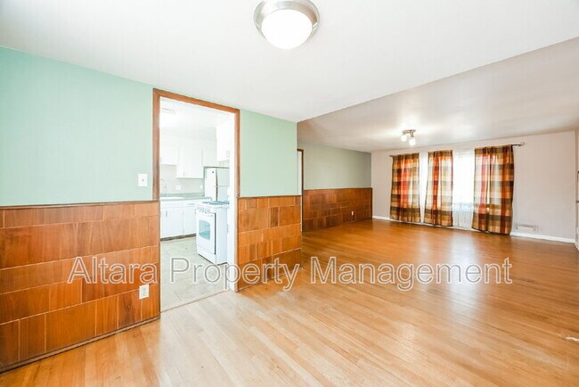 Building Photo - 2123 Robin Dr