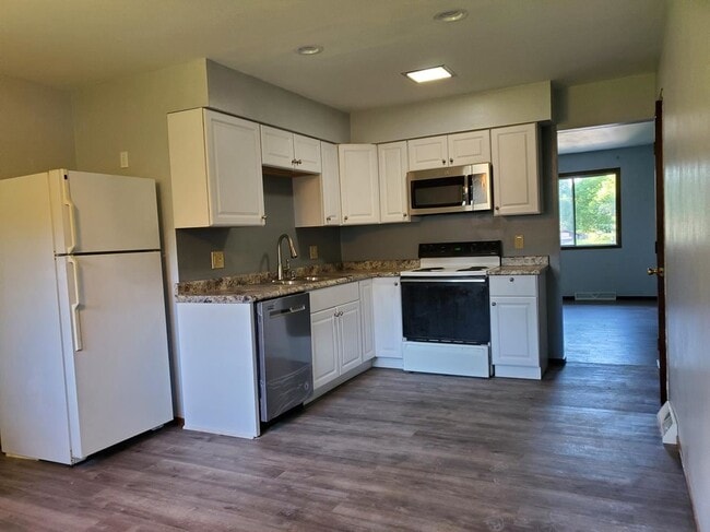 Building Photo - 2418 Adler Cir
