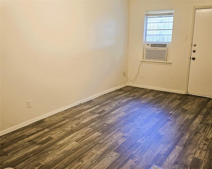 Building Photo - 2414 52nd St