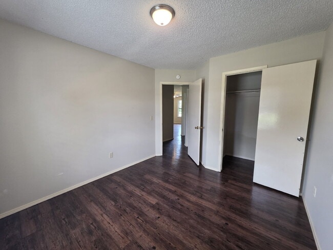 Building Photo - 2703 W Beech St