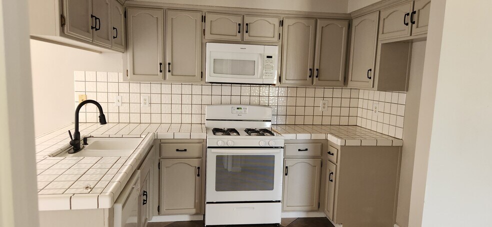 Building Photo - 4305 Mattnick Dr