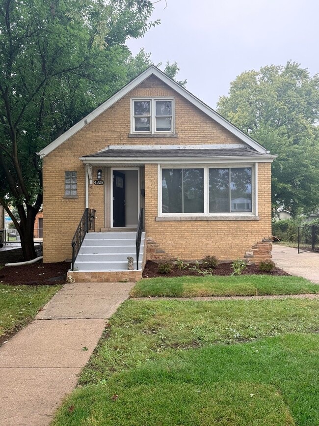 Building Photo - 4328 W 109th St