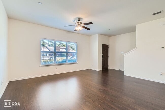 Building Photo - 1412 Lakecrest Ln
