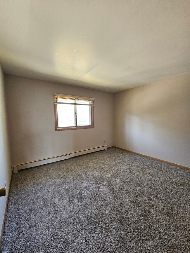 Building Photo - 1335 Abbott Dr