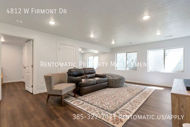 Building Photo - 4812 Firmont Dr