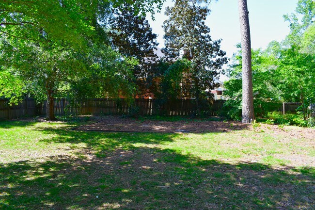 Building Photo - 4130 Knollcrest Cir N