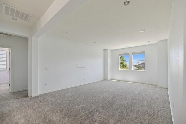 Building Photo - $4,340.95, 5 Beds - 3.5 Bath, Single Family Home in Broomfield with Pool Access!