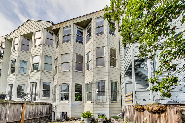 Building Photo - 528 Ashbury St