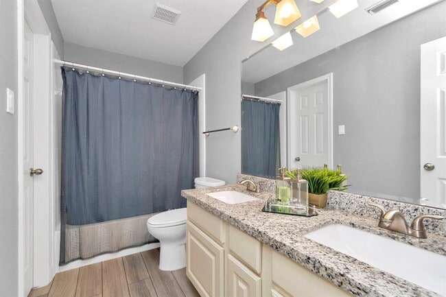 Building Photo - 1303 Raintree Cir