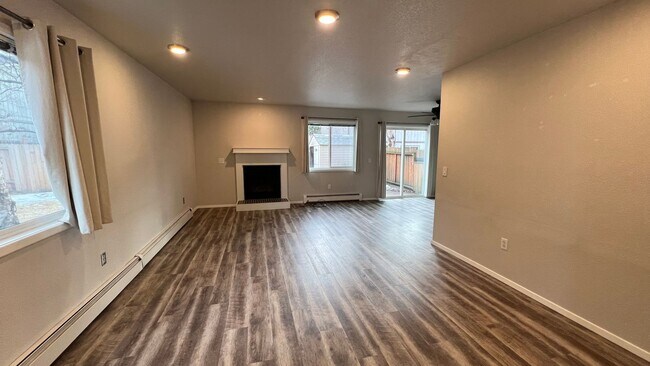 Building Photo - A spacious and well maintained (3) bed, (2.5) bath home between Campbell and Birch Lake.