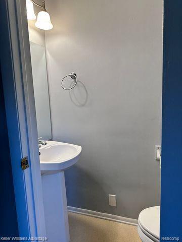 Building Photo - 2365 Rolandale St