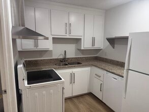 Building Photo - 244 Luden Dr