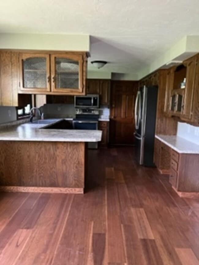Building Photo - Country Living