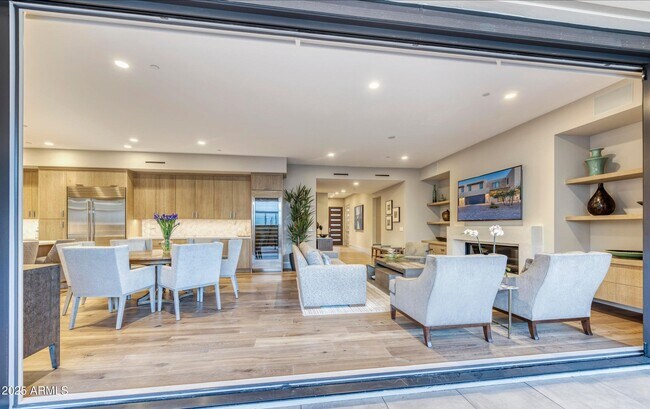 Building Photo - 5553 E Stella Ln