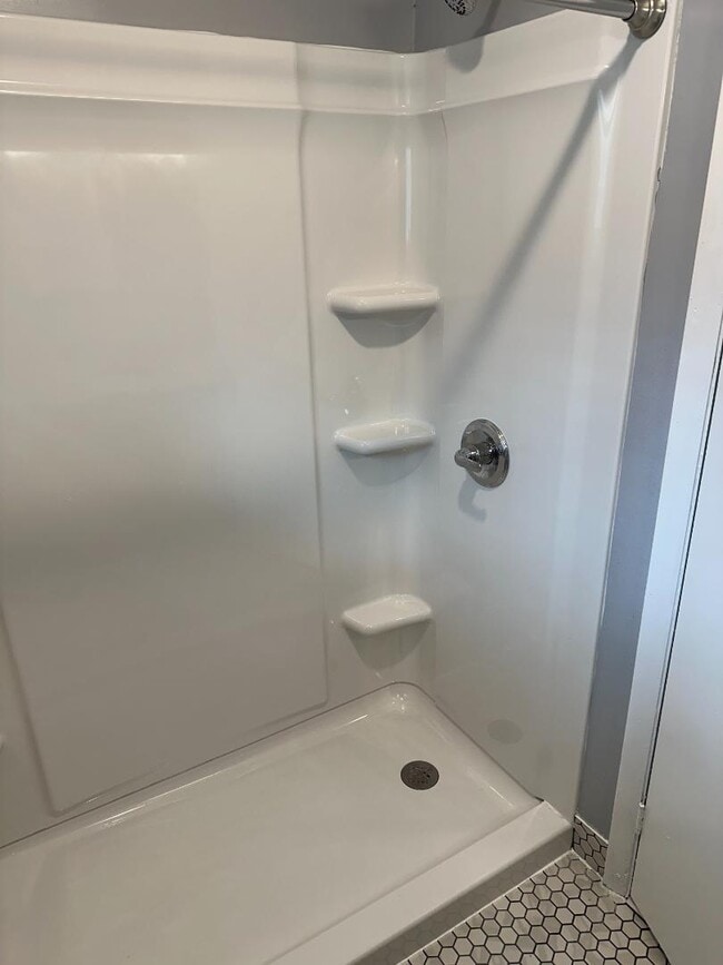 Building Photo - 146 Chapin St