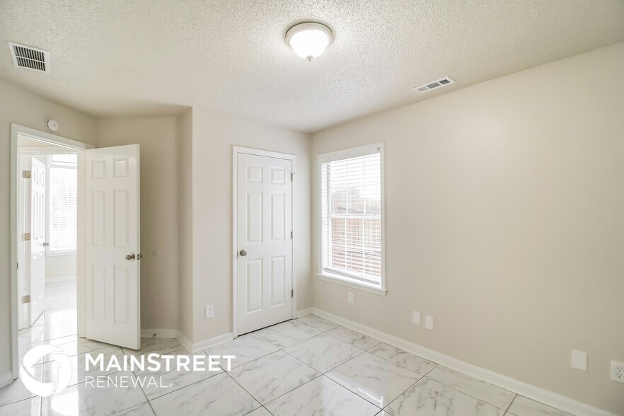 Building Photo - 148 Parkside Dr