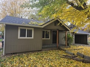 Building Photo - 1411 SW G St