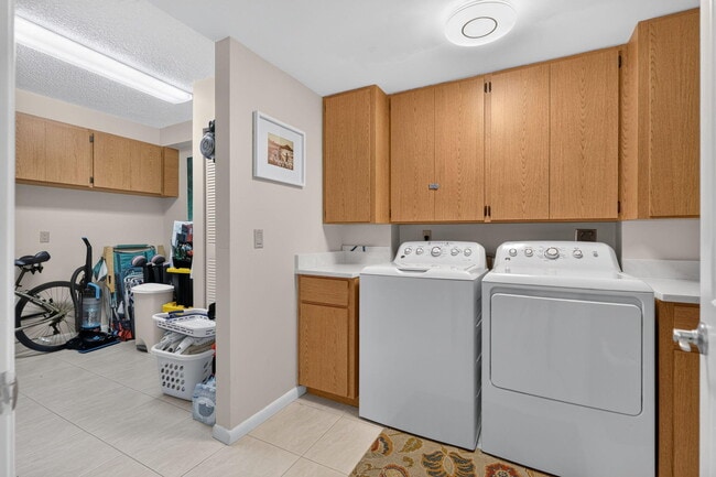 Building Photo - 2401 Marina Isle Way