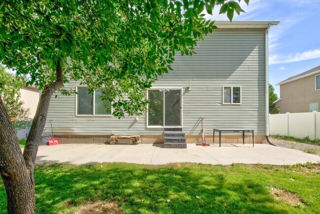 Building Photo - 1153 W 400 S
