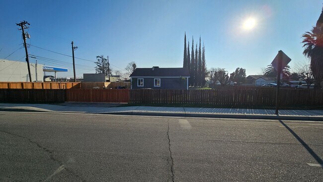 Building Photo - 2034 1st St