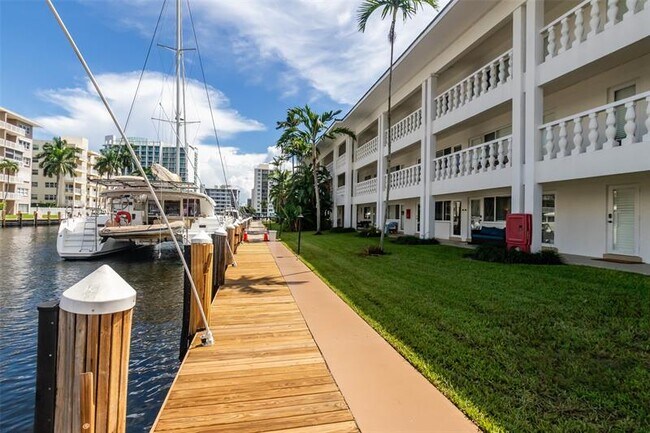 Building Photo - 2881 NE 32nd St