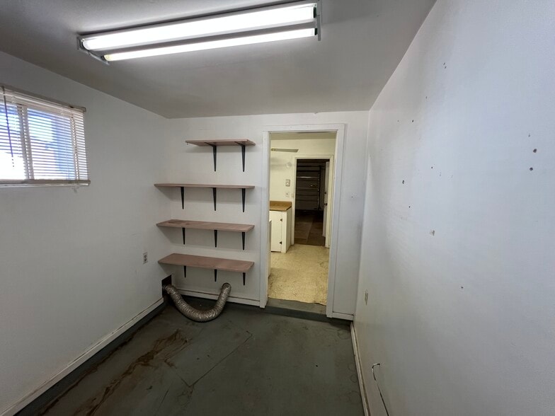 Building Photo - 848 S Saranac Ave