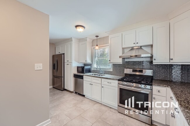 Building Photo - 1695 Virginia Cir