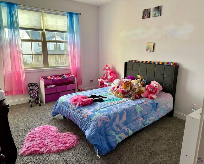 Building Photo - 201 Deven Ct