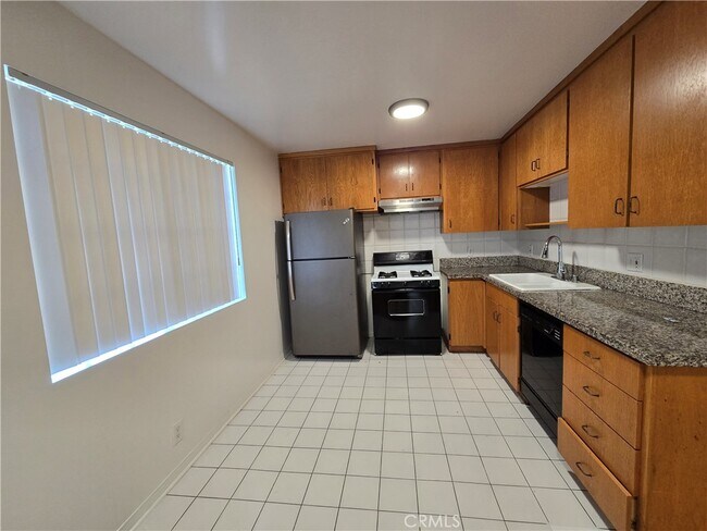 Building Photo - 1054 Harrison Ave
